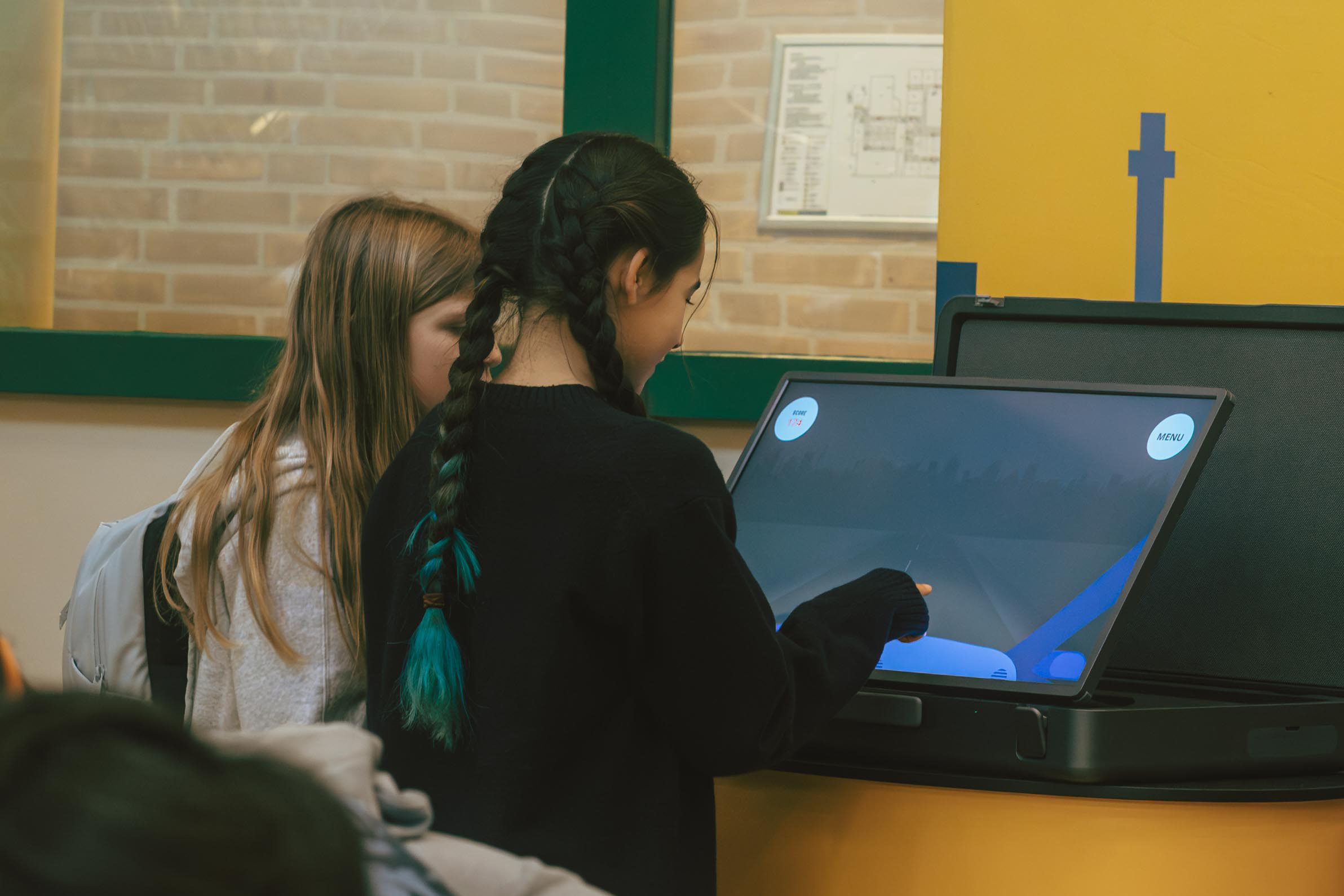 Leerlingen Emmauscollege spelen Licht aan, game on!